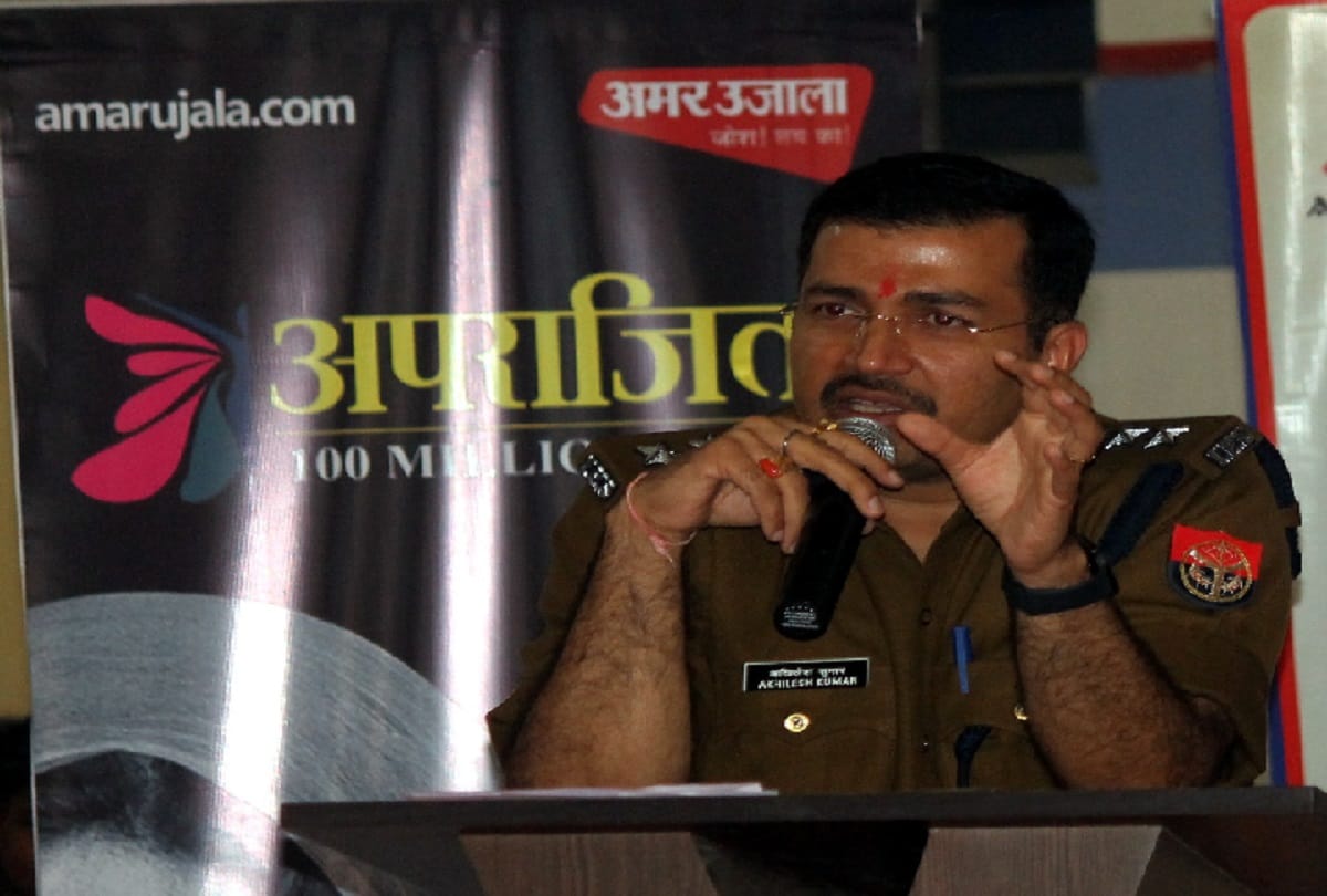 police ki pathshala, Students ask questions from Meerut SSP Akhilesh Kumar