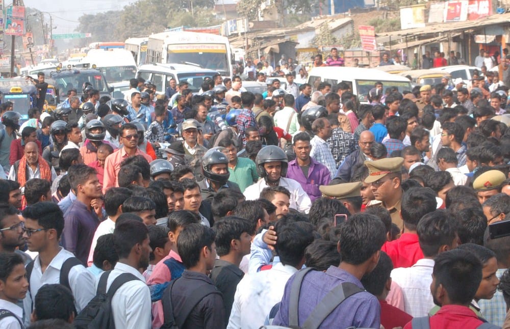 police threatend students