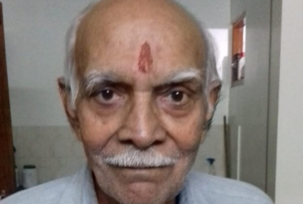 an old man died due to stuntbaaz in lucknow