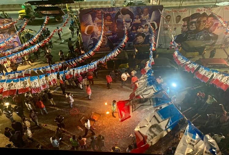 Rajinikanth fans celebrated 2.0 film release as a special day pause the film only for grand entry