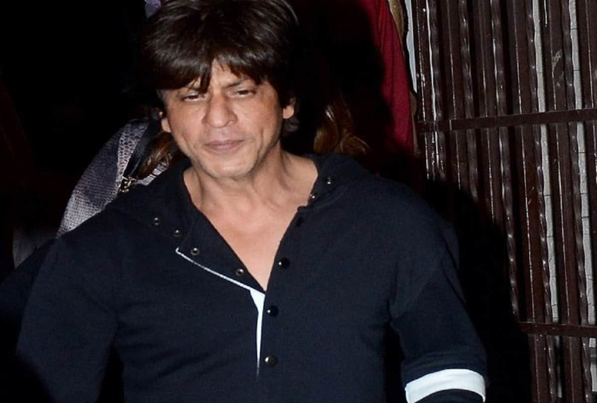 shahrukh khan was spotted at shankar mahadeven house