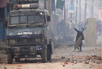 पत्थरबाजी (फाइल फोटो)