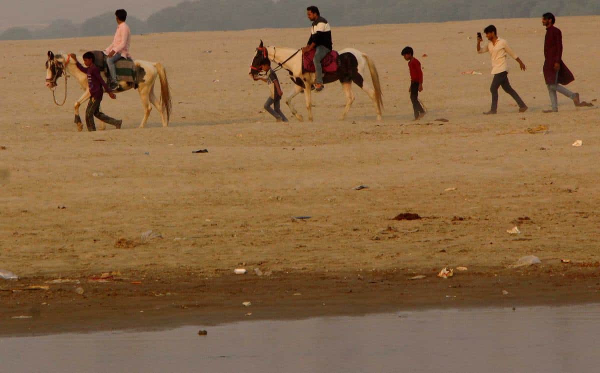 Winter season start varanasi people enjoy on across ganga
