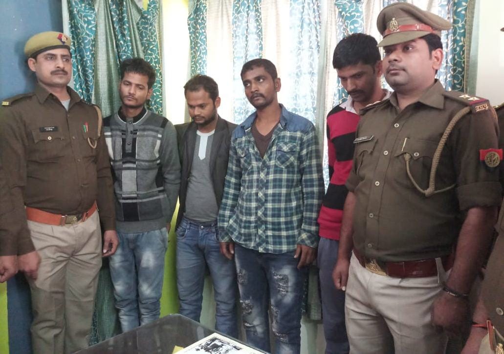Varanasi police arrested four thief who money extraction from ATM