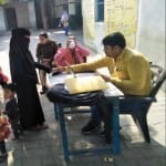 फिंगर प्रिंट लेते एलआईयू टीम के सदस्य
