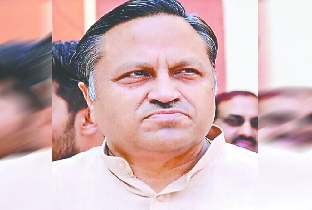 Congress leader Chaudhary Rajendra joins BSP with family after 18 years