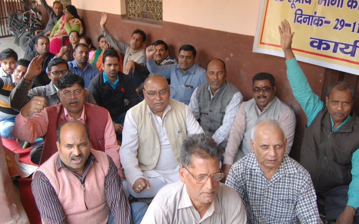 दूसरे दिन भी हड़ताल पर कलेक्ट्रेट कर्मचारी