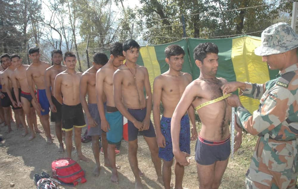 More Than 2000 youths Apply Only for 4  post in indian army bharti really