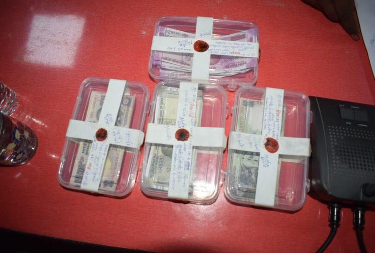 young man arrested with fake currency in firozabad news