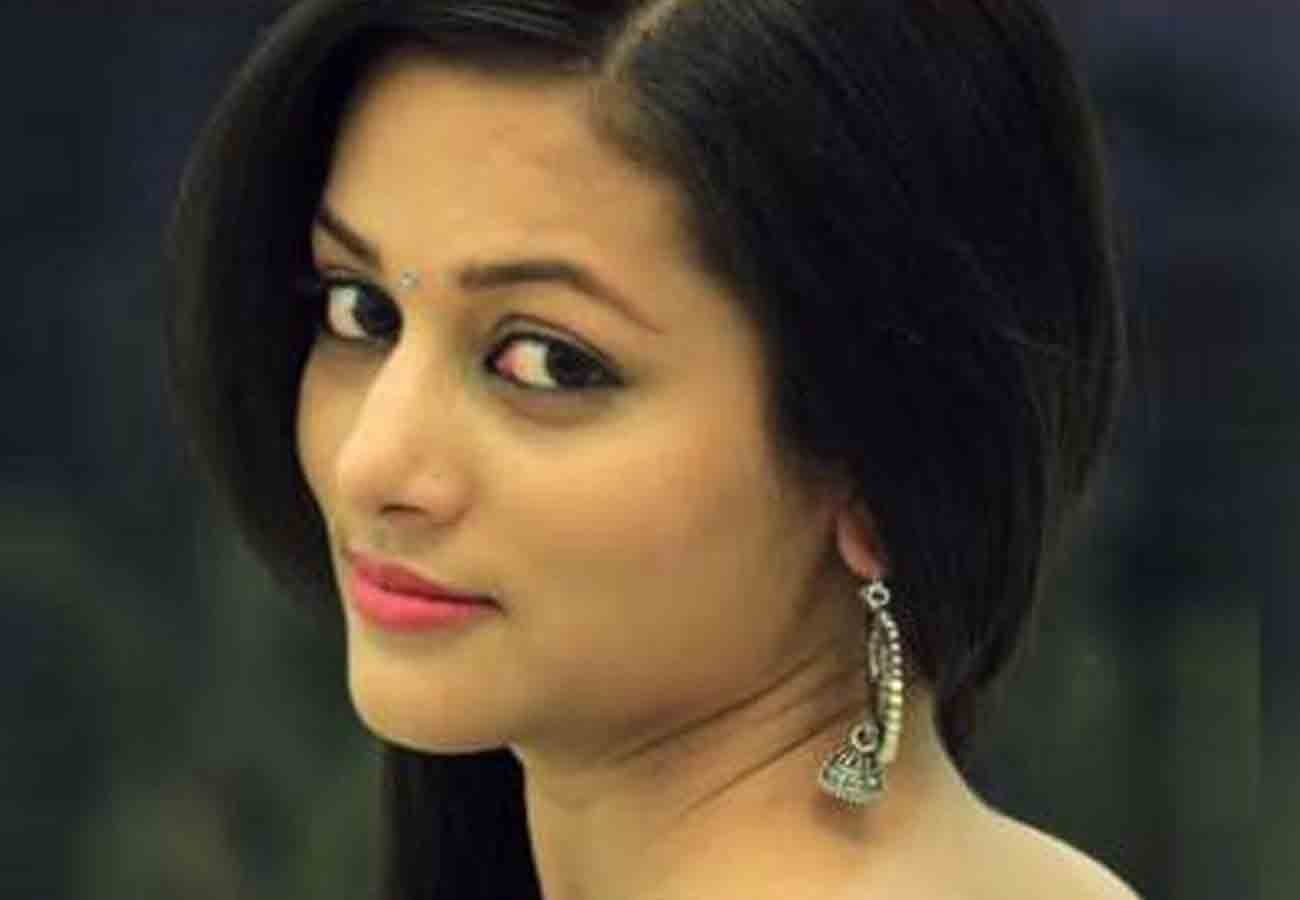 Tv actress kajol gets engaged in Banda with Ankit Khare