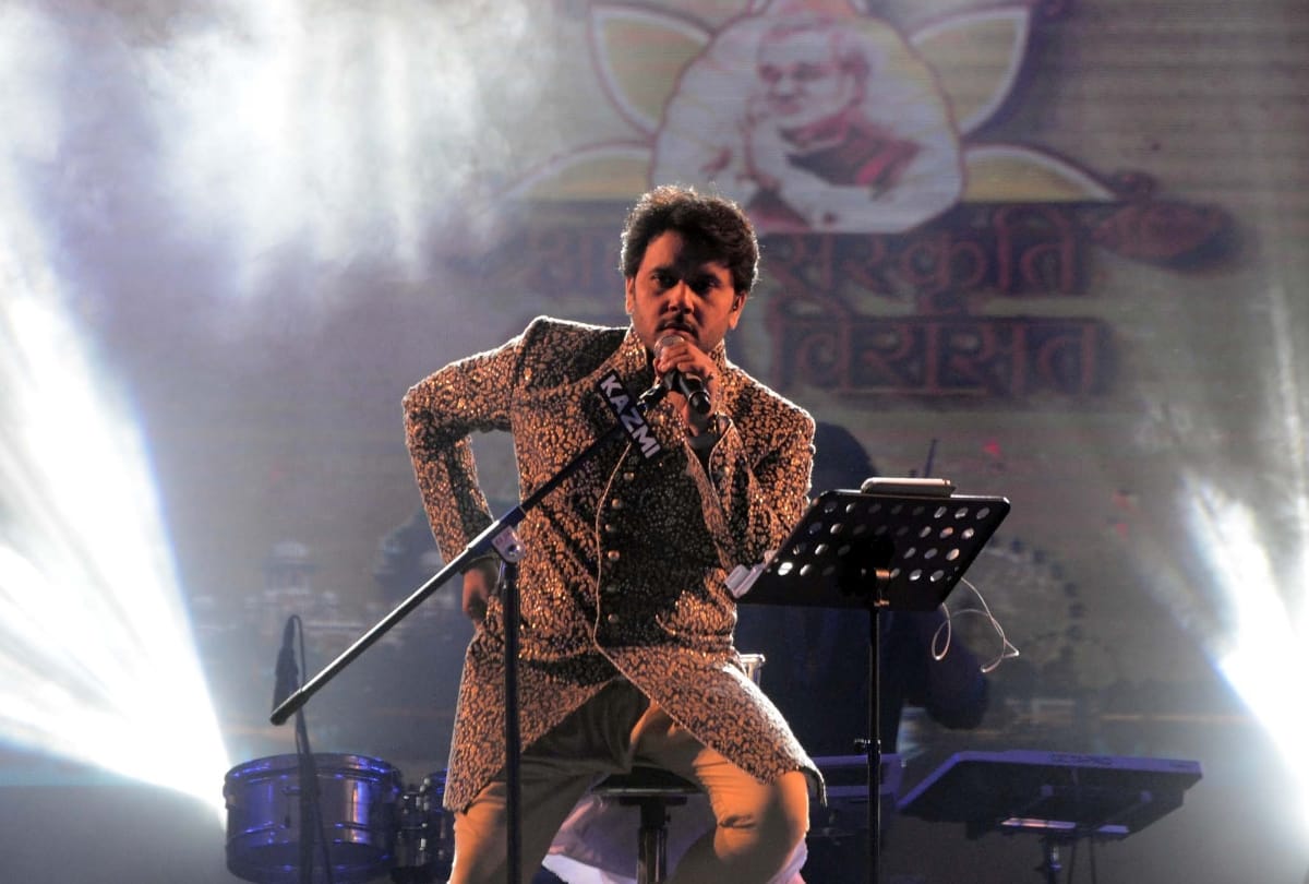 singer javed ali reached in lucknow mahotsav