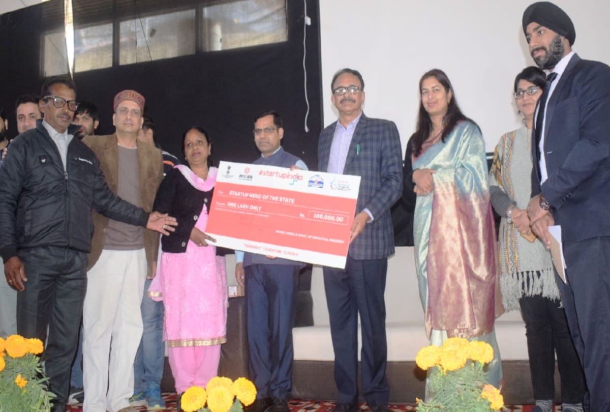 sudarshana of dharamshala became Hero of the State in Startup India yatra himachal