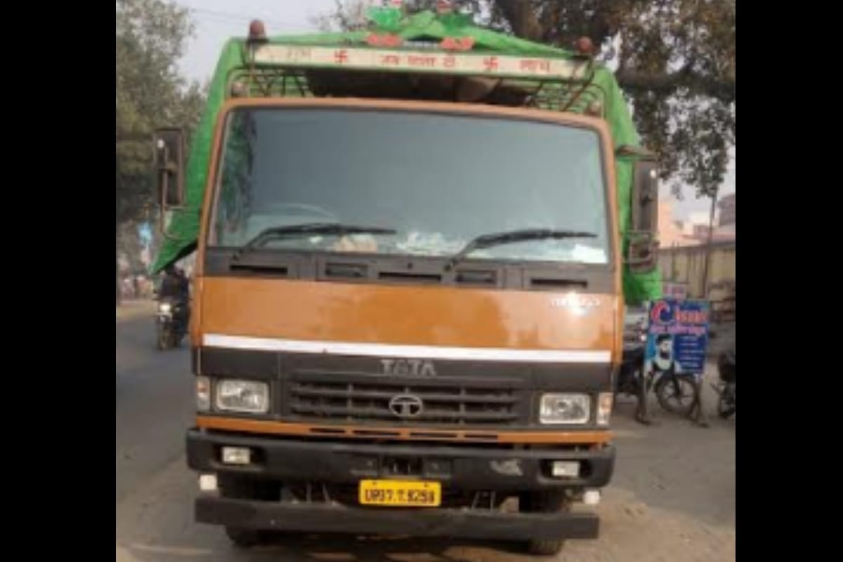 Meerut police rescue seventy animal from a truck going bihar to up