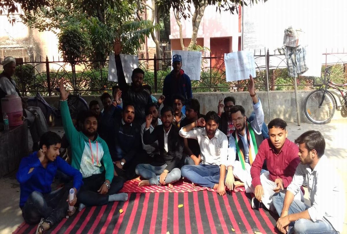 student leaders protest at dr bhimrao ambedkar university agra