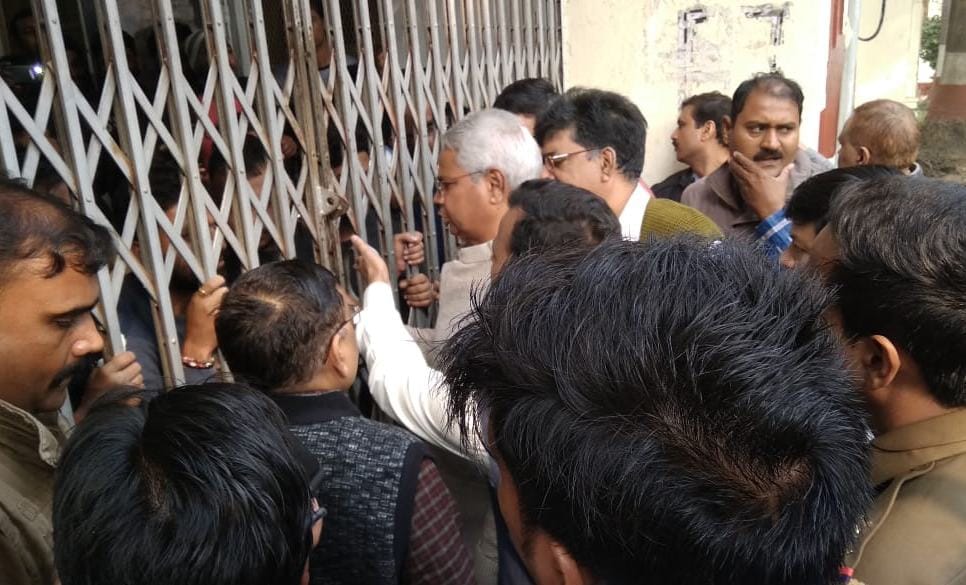 BHU law faculty student self hostage in hostel