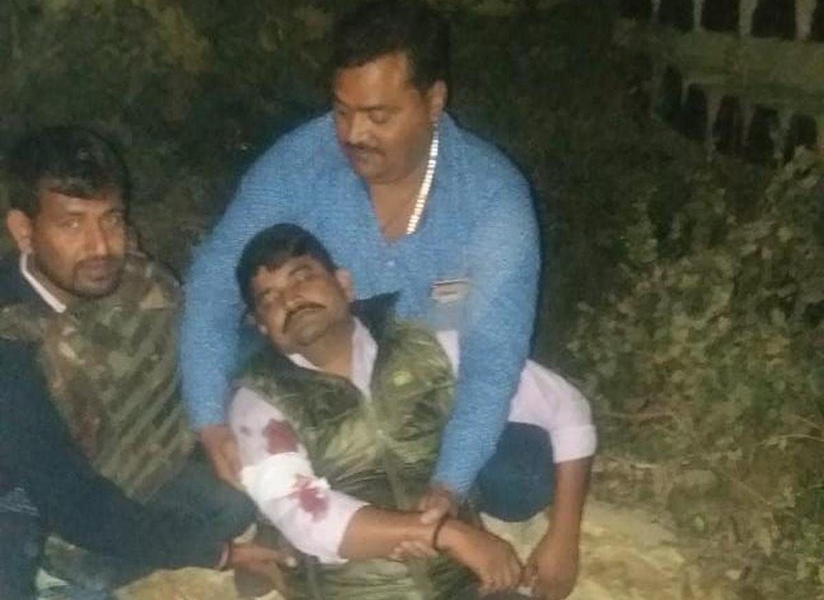Police encounter in varanasi wanted criminal arrested
