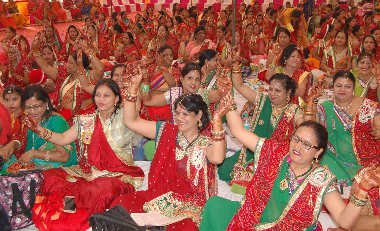 मंगल पाठ में मारवाड़ी समाज के श्रद्धालुओं ने किया दादी का गुणगान
