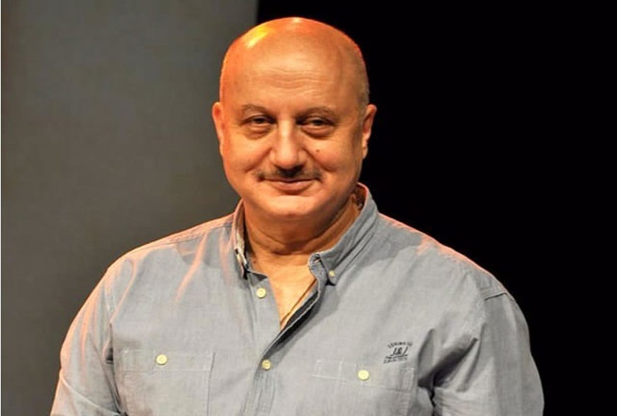 Pm Narendra Modi Gets Bollywood Celebrities Support In His Vote Kar Campaign