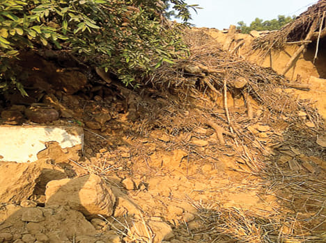 Elderly death due to collapse of raw wall