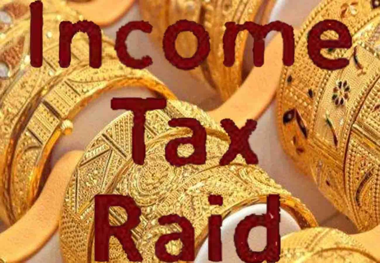 Income tax department raid on rudra group office in kanpur