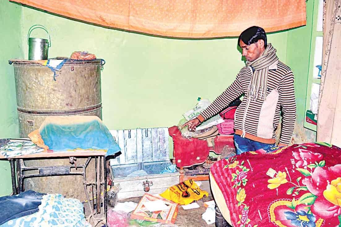 in police uniform robbers loot at home.