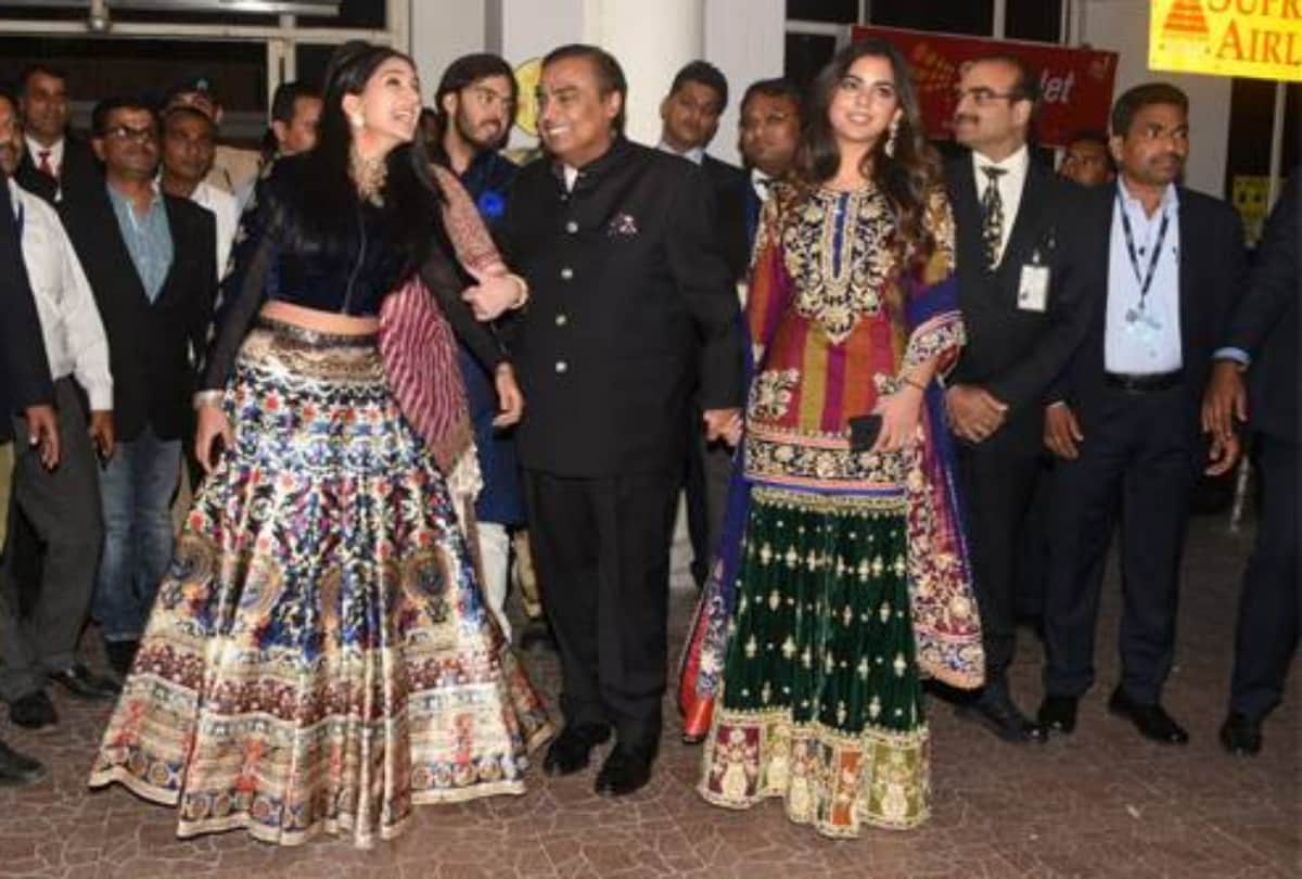 mukesh ambani son akash and anant ambani on trip video viral