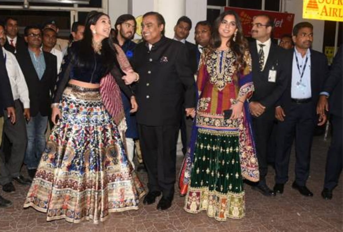 mukesh ambani son akash and anant ambani on trip video viral
