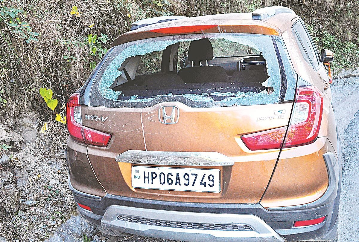 Miscreants smashed the windowpanes of 27 vehicles in Shimla