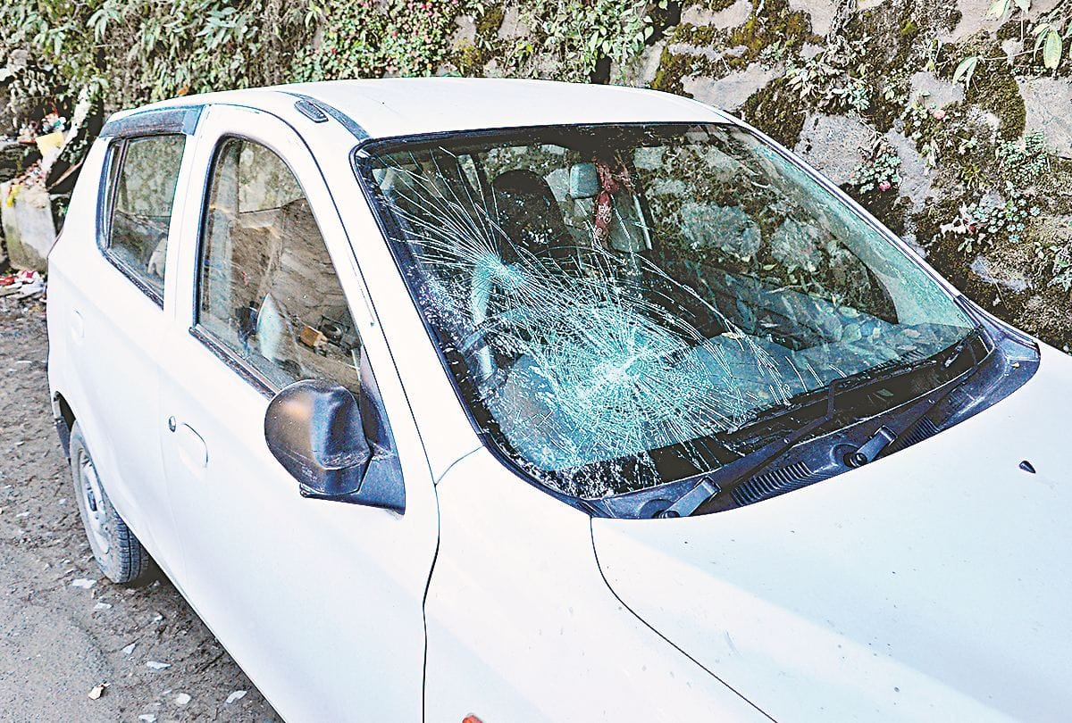 Miscreants smashed the windowpanes of 27 vehicles in Shimla