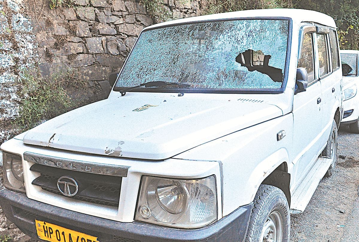 Miscreants smashed the windowpanes of 27 vehicles in Shimla