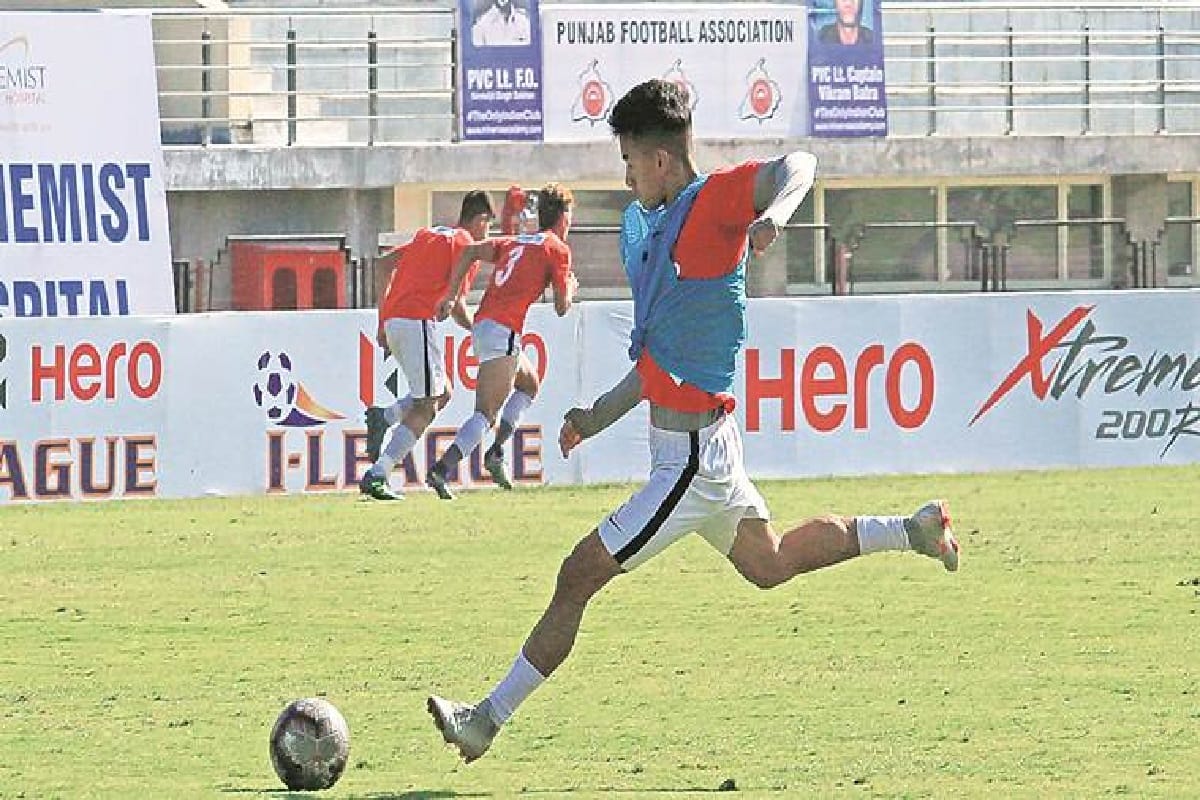 east bengal in title race to defeats minerva punjab by 1-0
