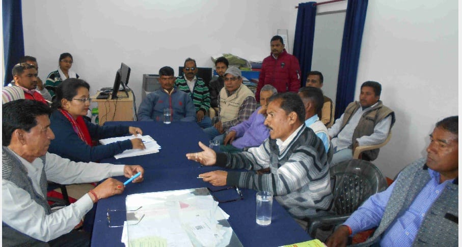 tanakapur saadhan sahakaaree samiti kee aay badhaane par manthan