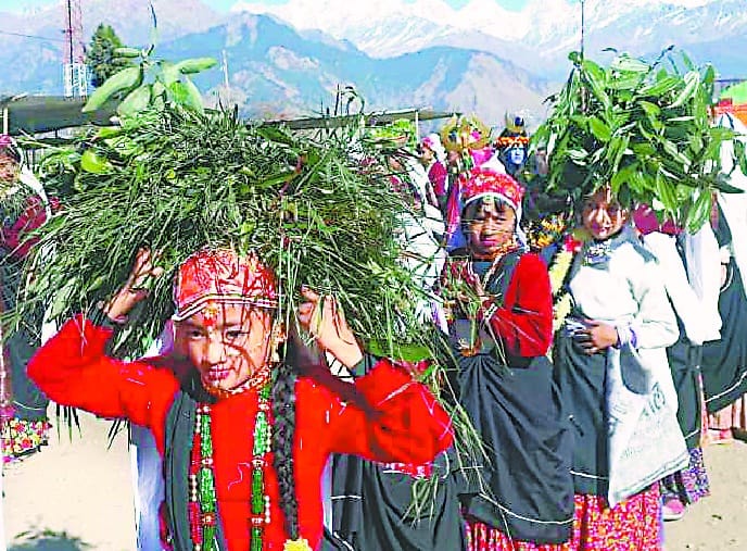 Munasariya Festival celebrates color