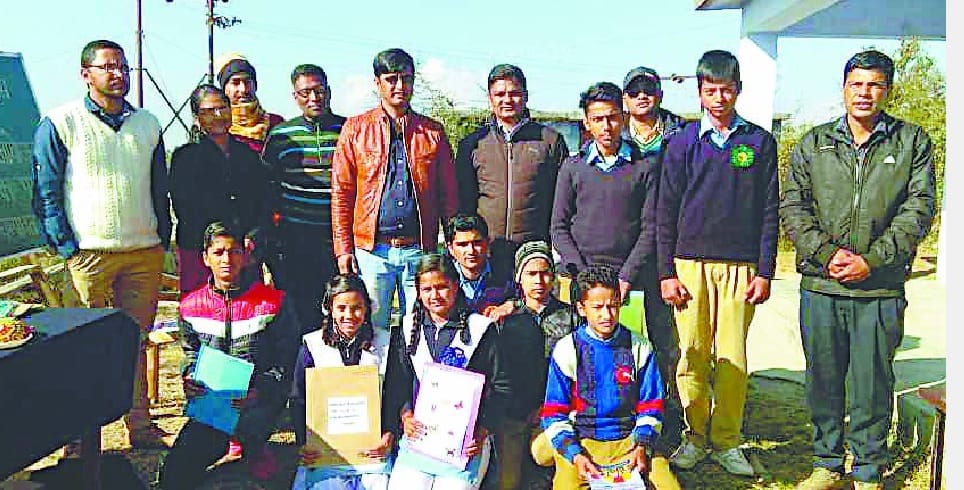 10 vidyaalayon ke 35 baal vaigyaanikon ne shodh patr prastut kie