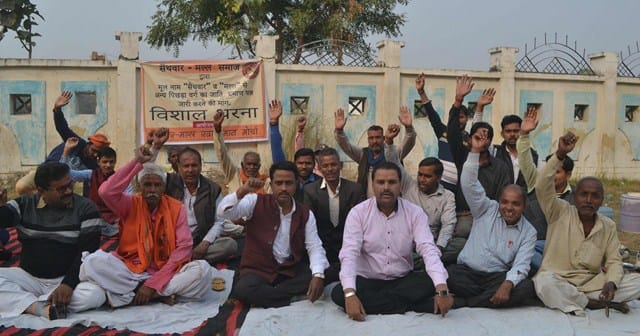 -Senthals have demanded to perform