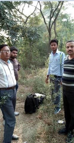 Businessmen cross over one and a half million cash