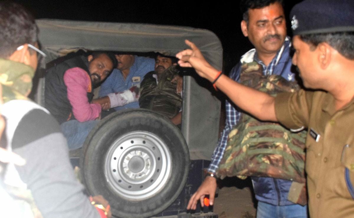 Varanasi police arrested wanted criminal after encounter