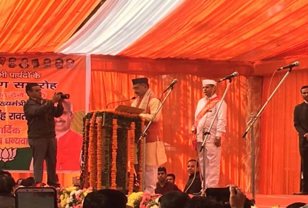 Dehradun New Mayor Sunil uniyal gama Survive from falling on stage