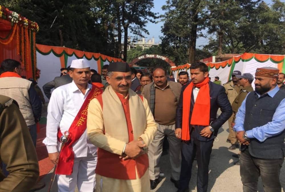 Dehradun New Mayor Sunil uniyal gama Survive from falling on stage