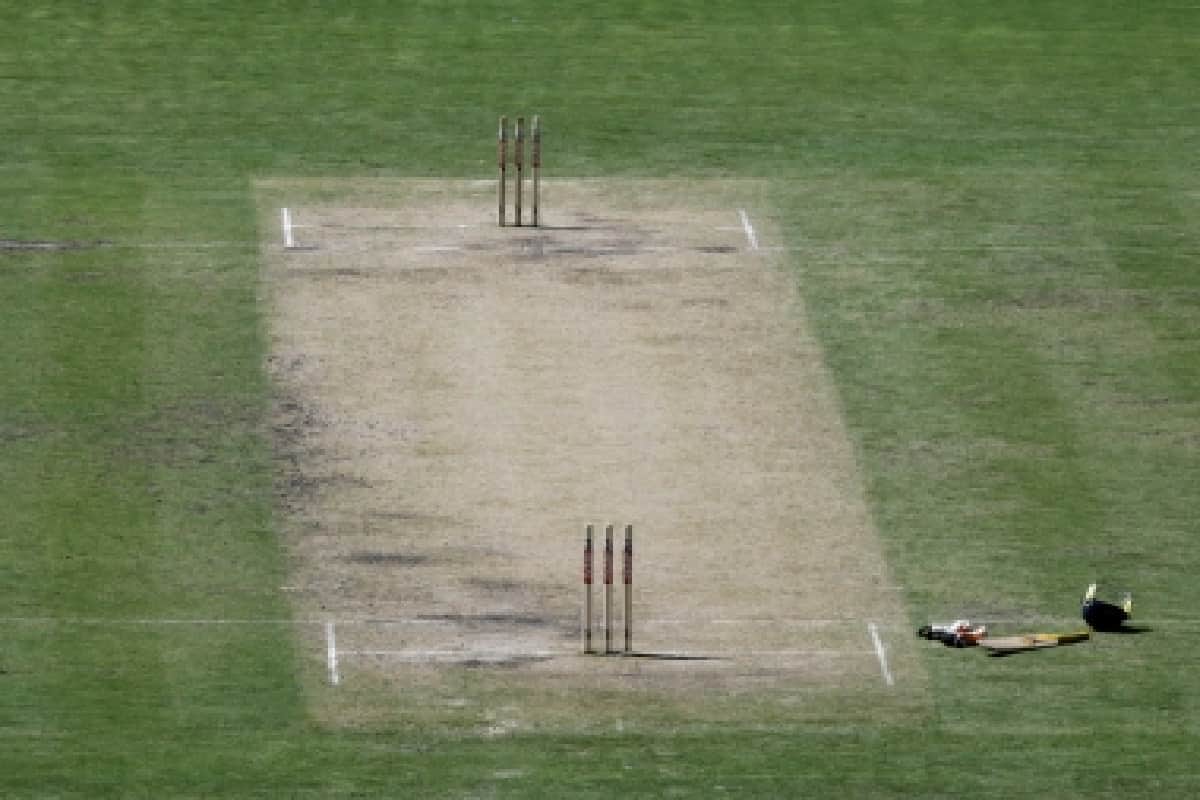 Its tough fight for India in second test of Perth vs Australia
