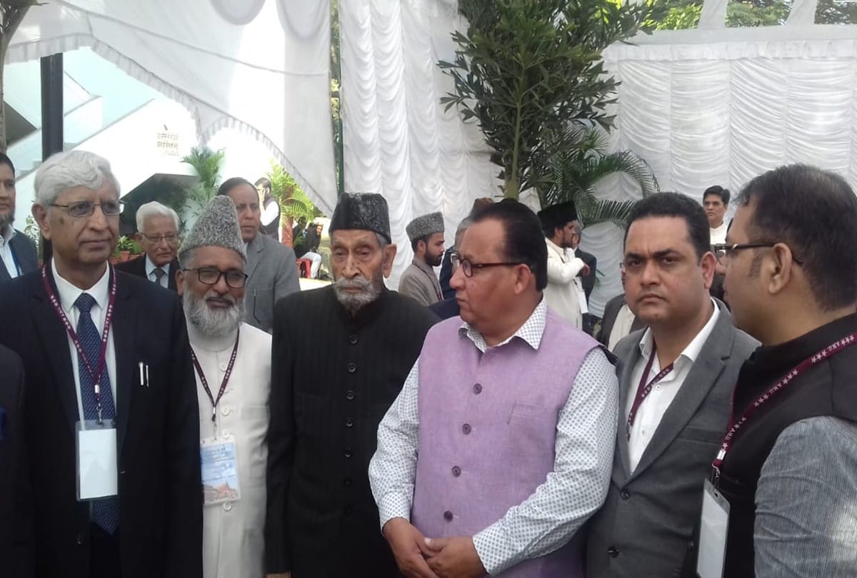 Dr Syedna Muftafa Saifuddin grandfather and father were also chancellor