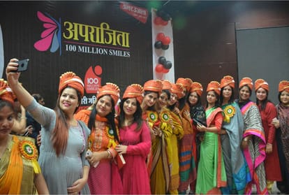 girls happy with honor of aprajita in Moradabad