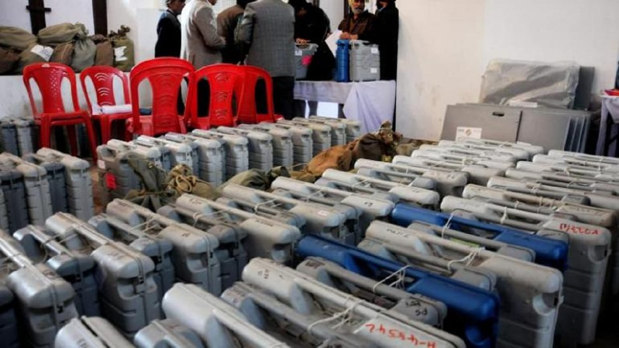 Madhya Pradesh: Election Commission blackout in EVM tampering strong room congress