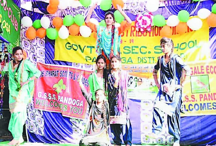 पंजाबी गिद्दे की प्रस्तुति पर मचाई धमाल