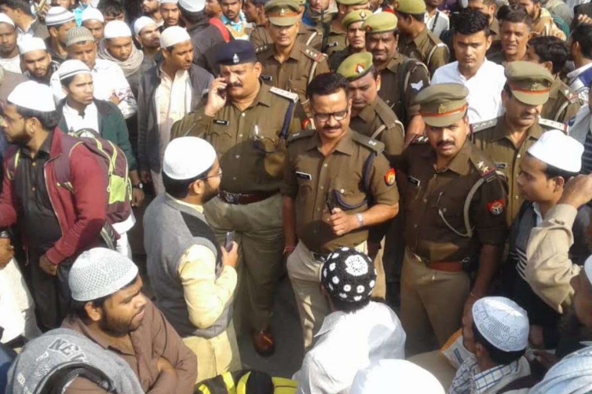 people going to Tabligi ijtema bulandshahr welcomed in meerut like kanwadiyas