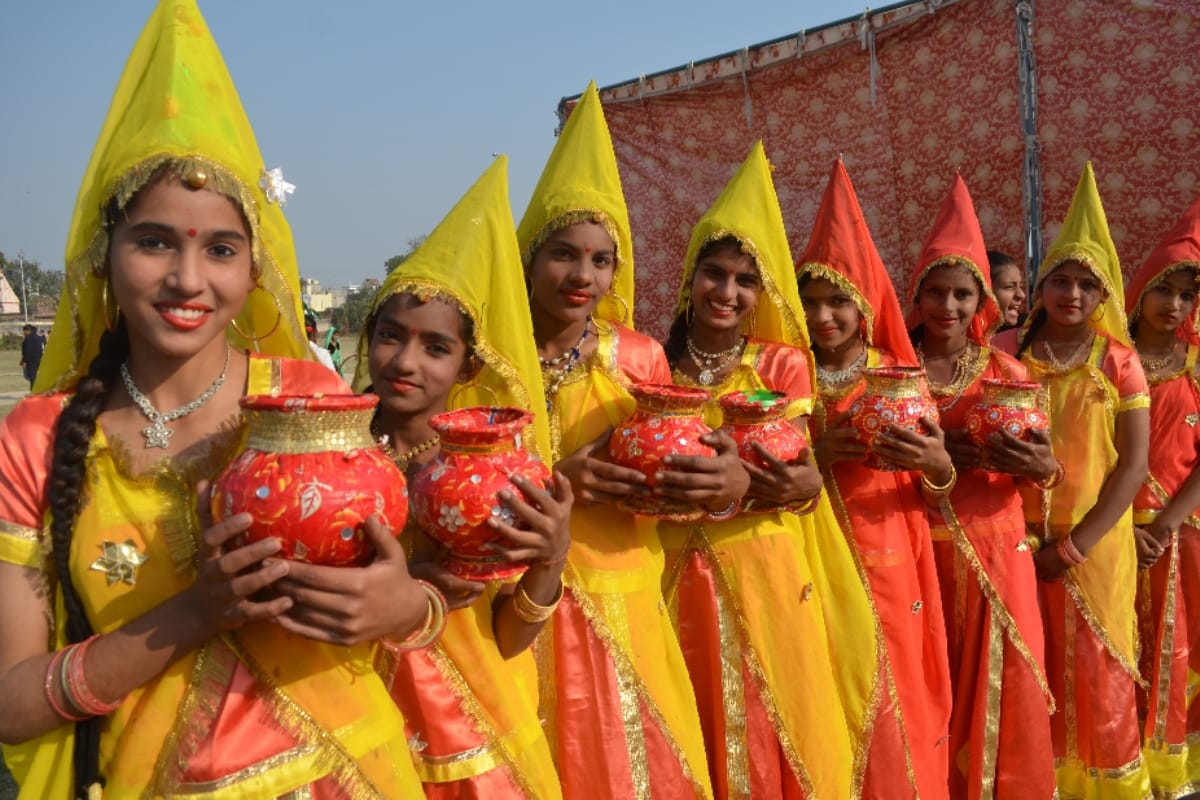 School Children in meerut rocked up the annual festival