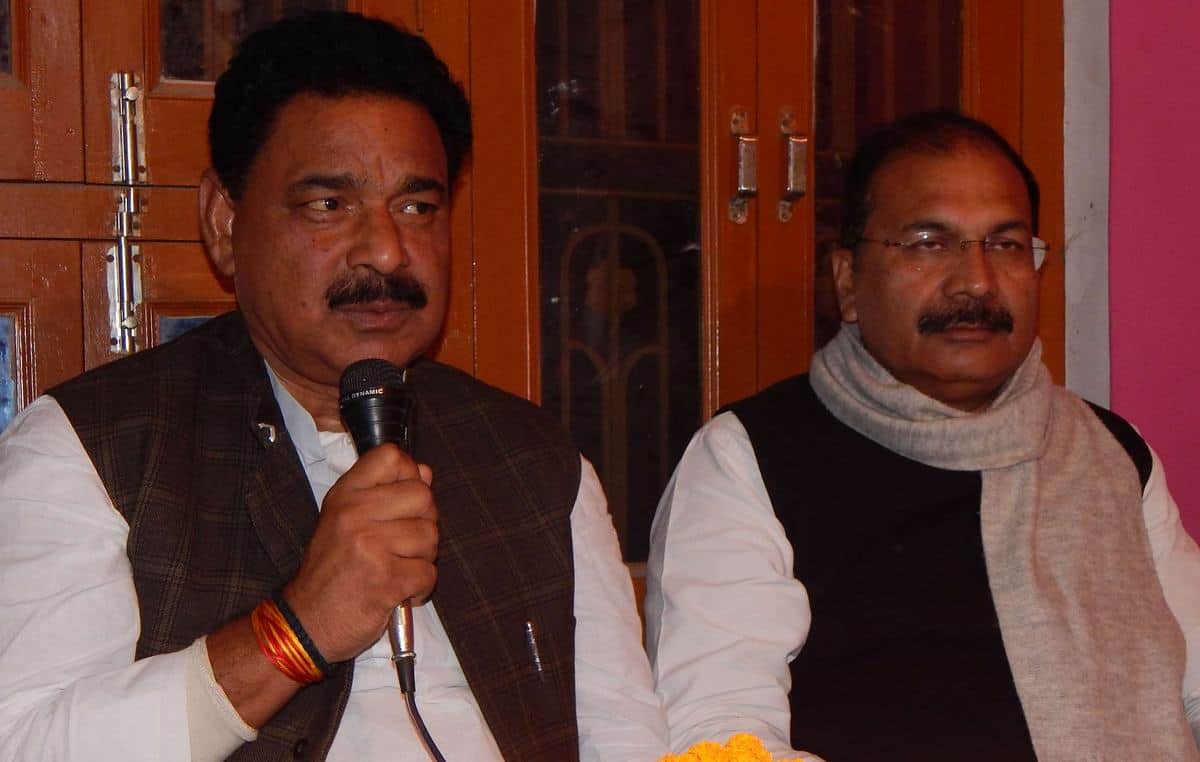 Samajwadi party leader gave controversial statement on CM yogi