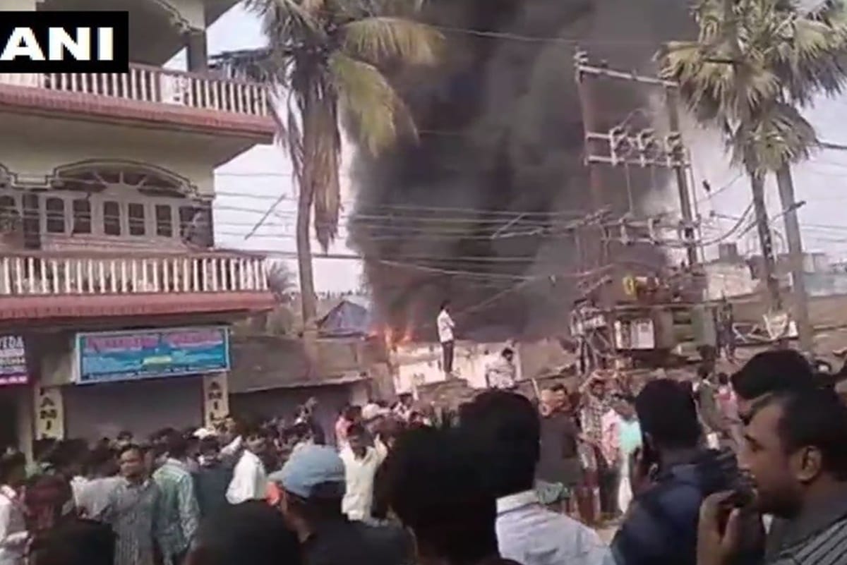 Fire breaks out at Kabad Godown in Patna and fire tenders controlled it