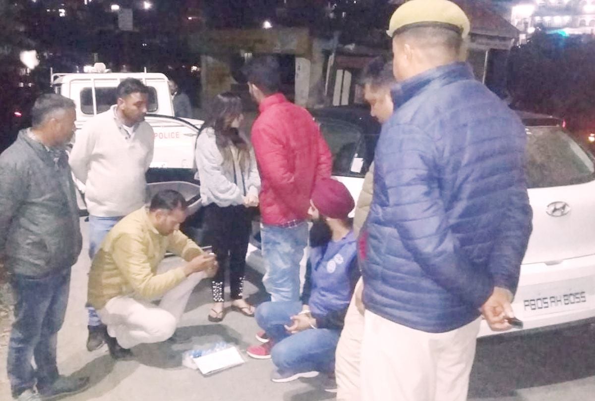 Two Boys anda girl arrested with chitta drug in Mandi Himachal Pradesh