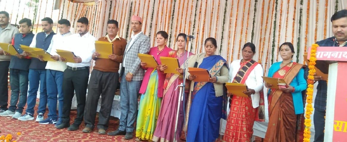 agar Palika president Suresh Khetwal and members of 11 wards took oath.